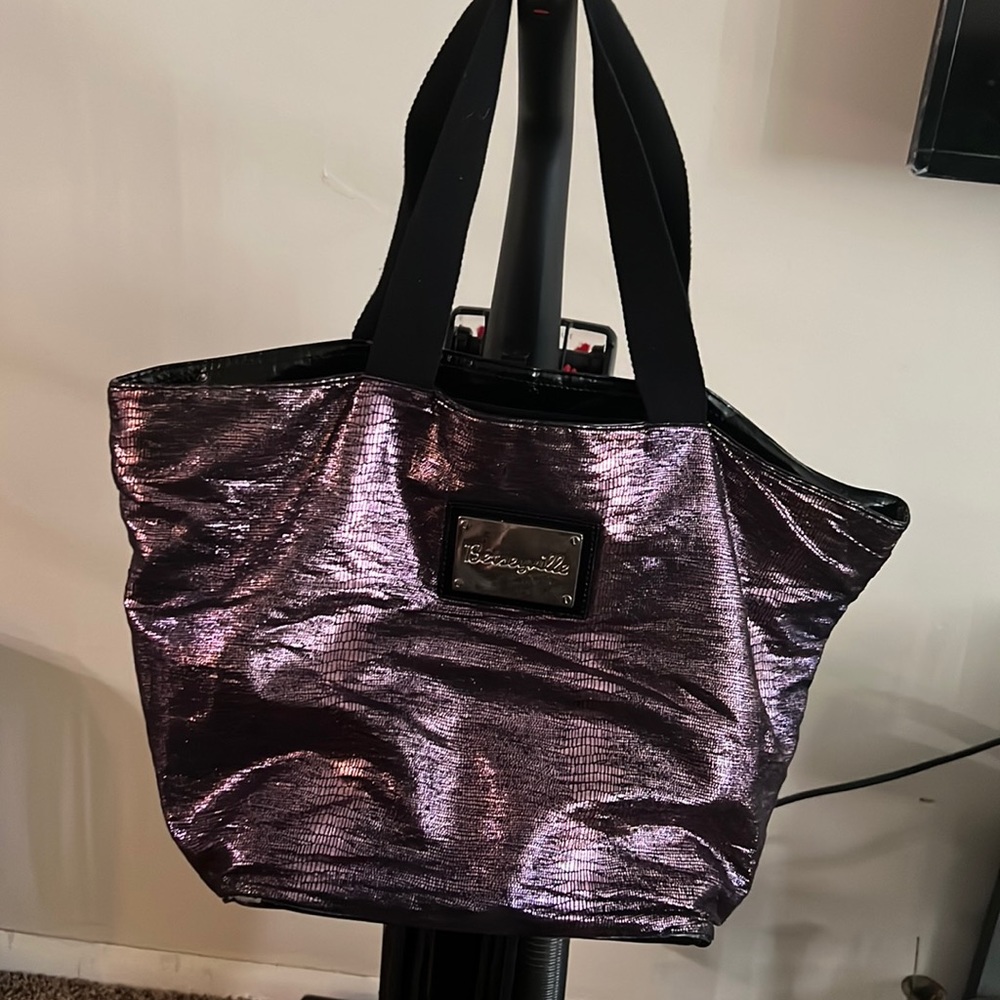 Betseyville beach or carry on bag In excellent condition